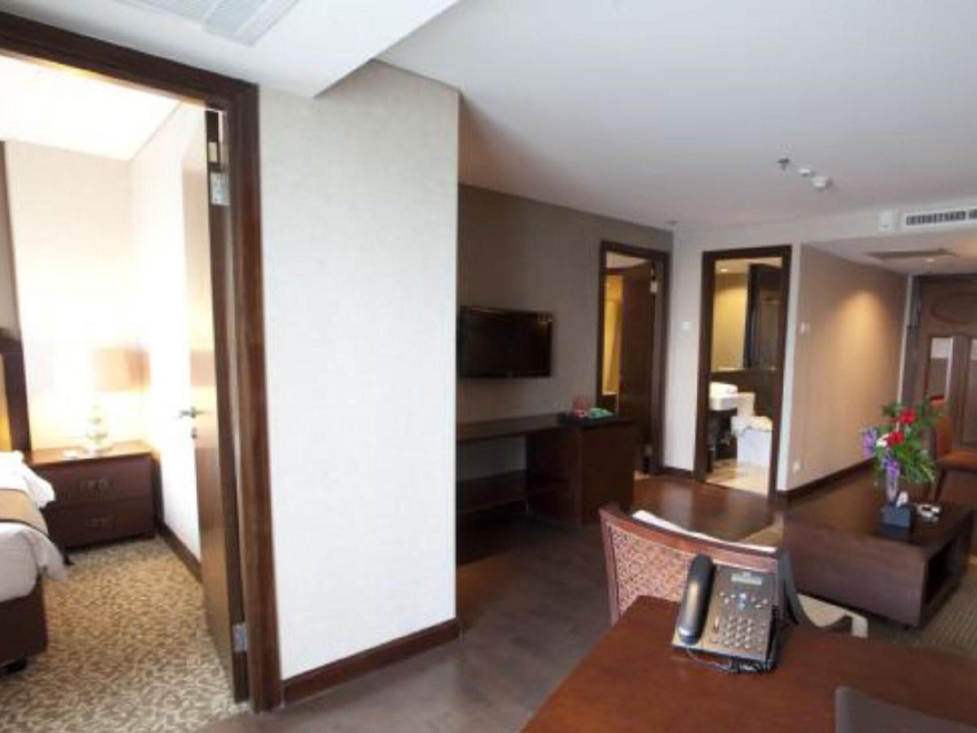 El Hotel Royale Bandung Exterior photo